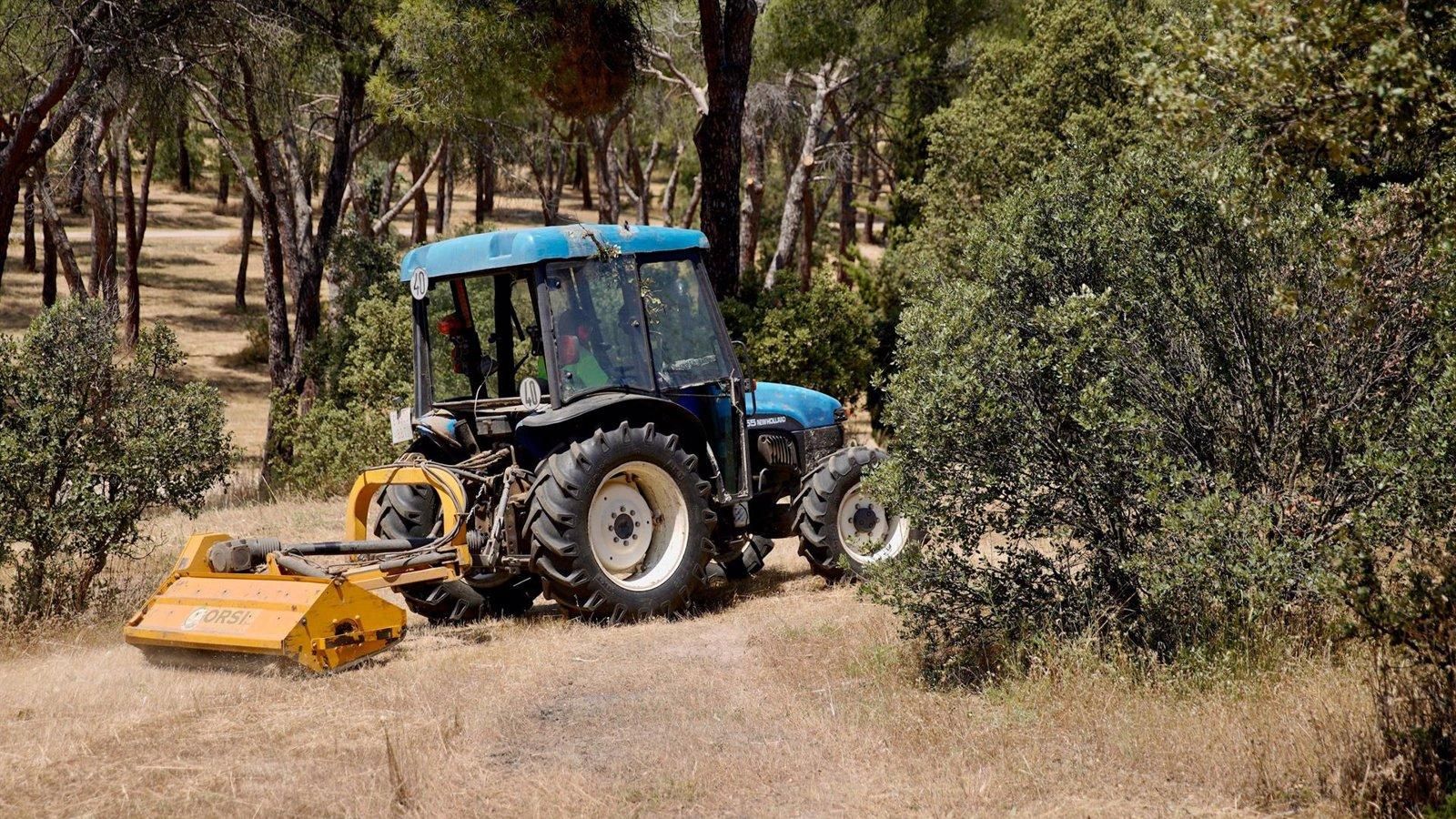 Las Rozas inicia una campaña municipal de desbroces para preparar el verano