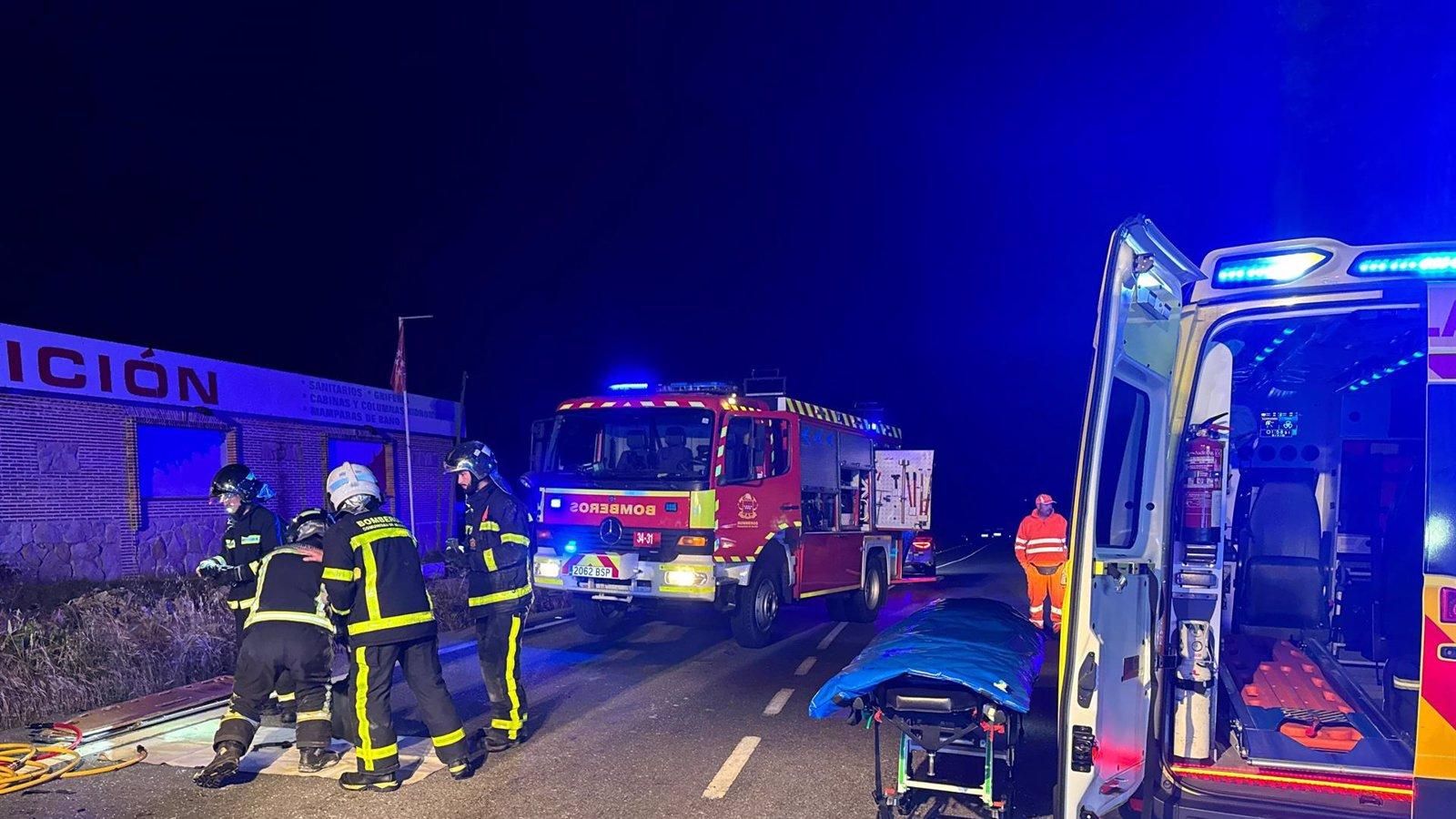 Accidente frontal entre dos turismos causa dos heridos graves en Navalcarnero