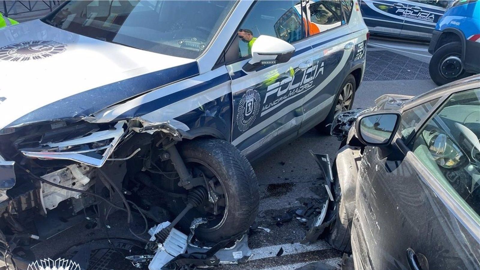 Detenido en Ciudad Lineal tras robar un coche, huir y chocar contra la Policía