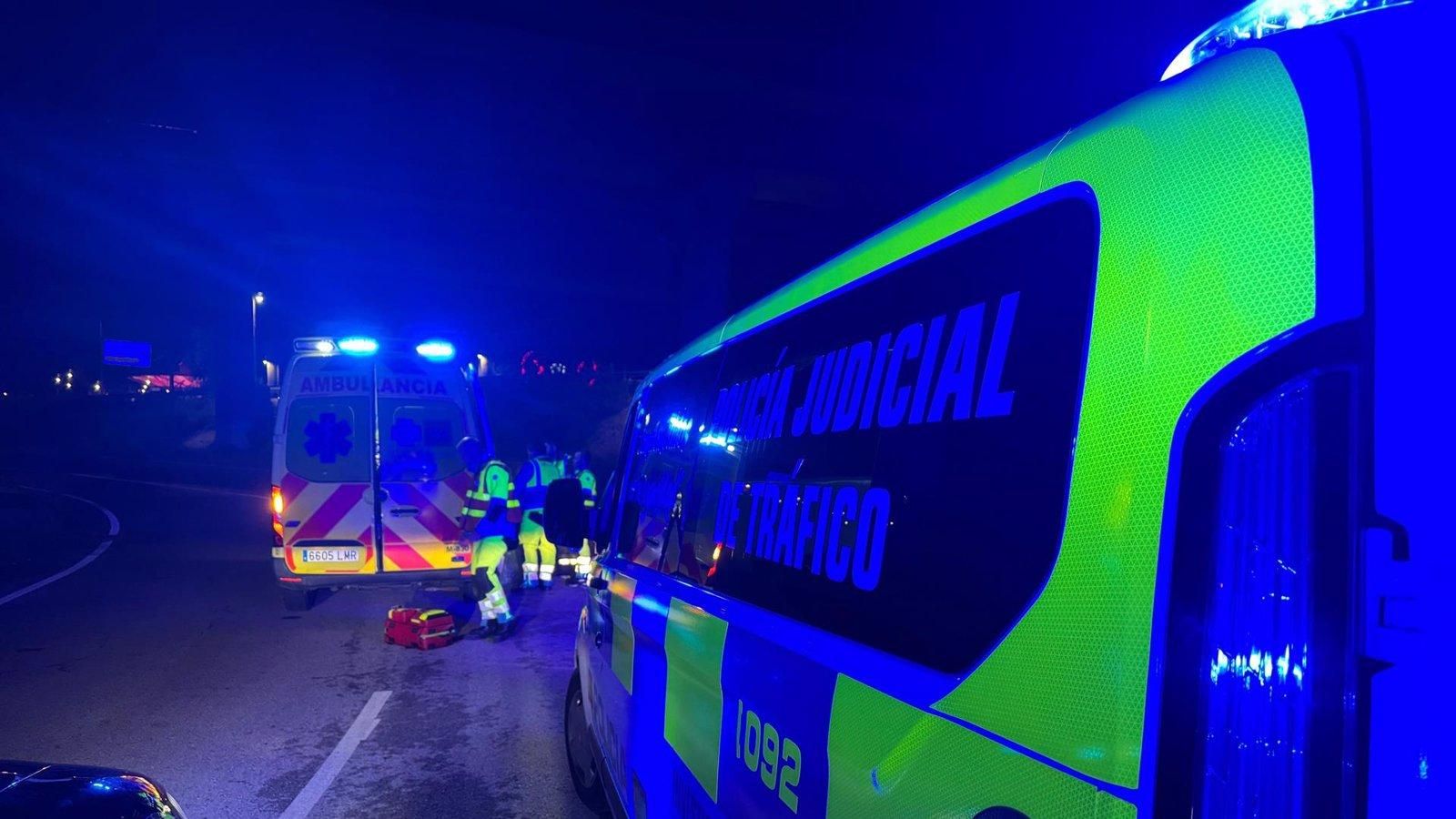 Un motorista sufre un traumatismo craneal severo tras un accidente en Alcorcón