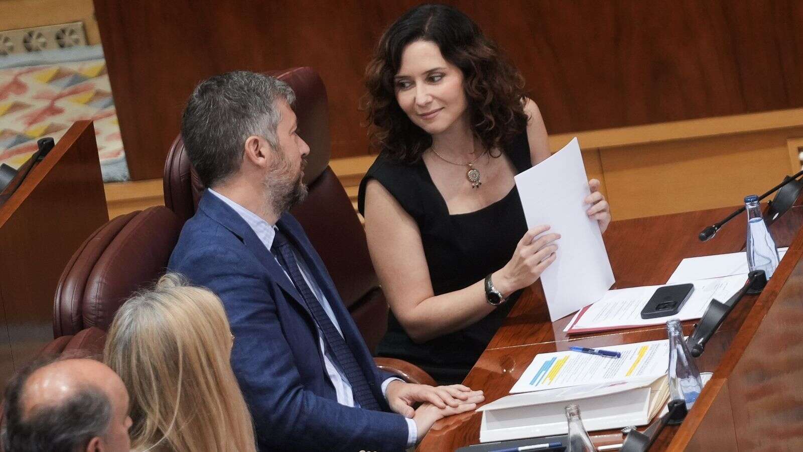 Ayuso defiende repatriar a los menores extranjeros delincuentes y acusa a Vox de manipular datos