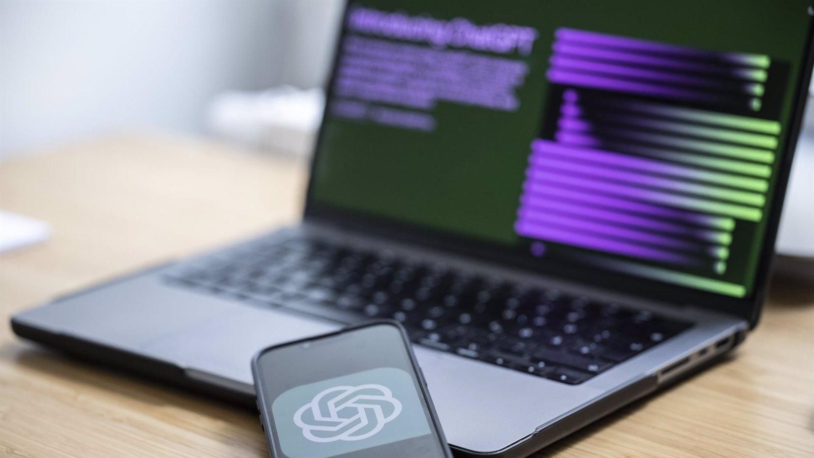 ChatGPT ya puede generar imágenes en WhatsApp