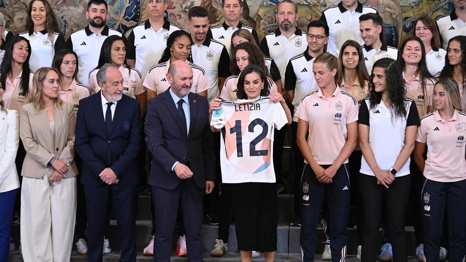 La reina Letizia despide a la selección española antes de la Eurocopa en Suiza