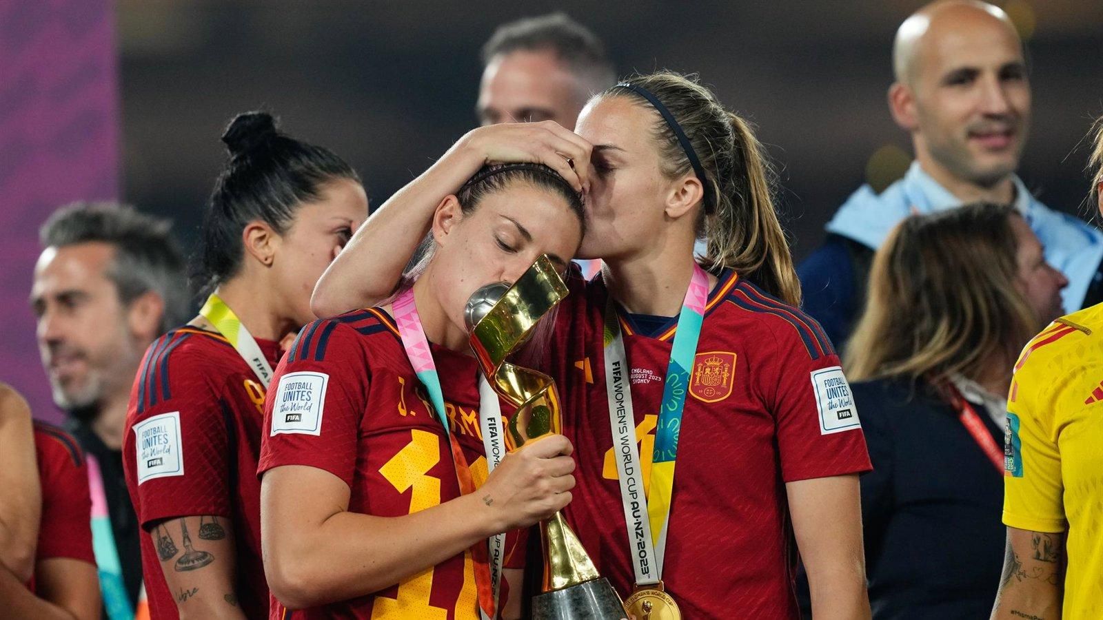 Irene Paredes y Alexia Putellas lideran a España hacia la EURO femenina