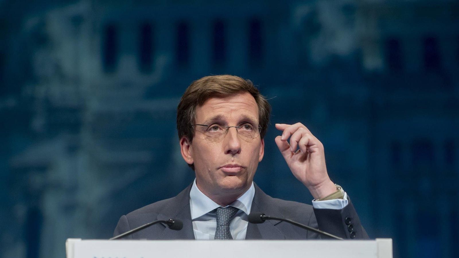 Almeida exige a Maestre y Maroto su opinión sobre el "tsunami de corrupción" en el Gobierno de España