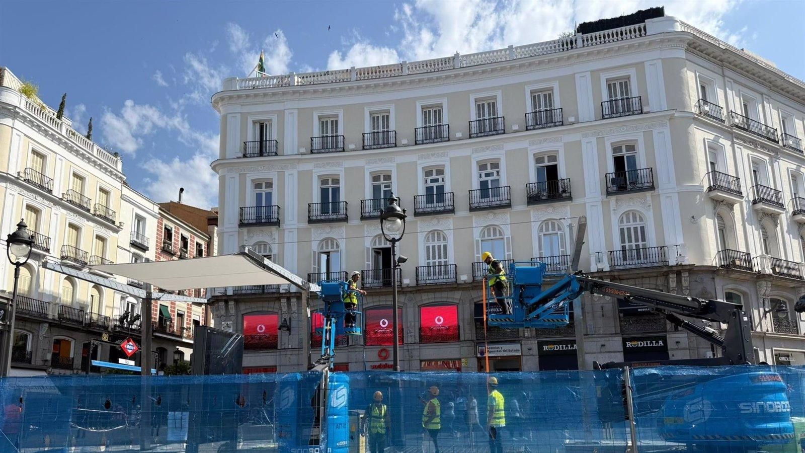 Los nuevos toldos de la Puerta del Sol estarán instalados a finales de la próxima semana