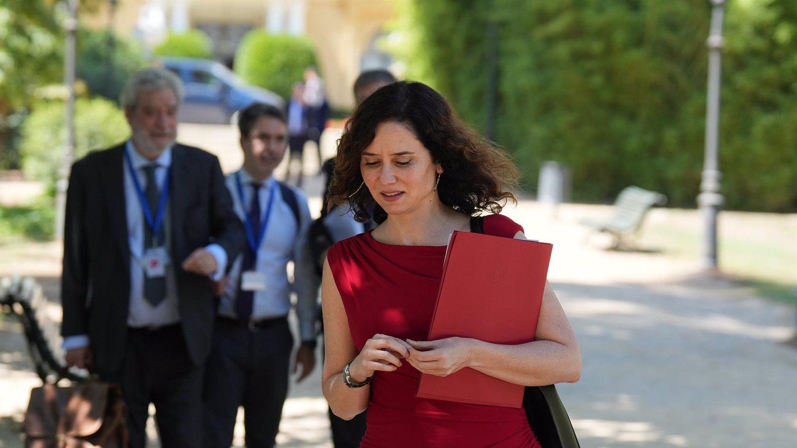 Ayuso acusa a Sánchez de actuar como si todo le fuera indiferente