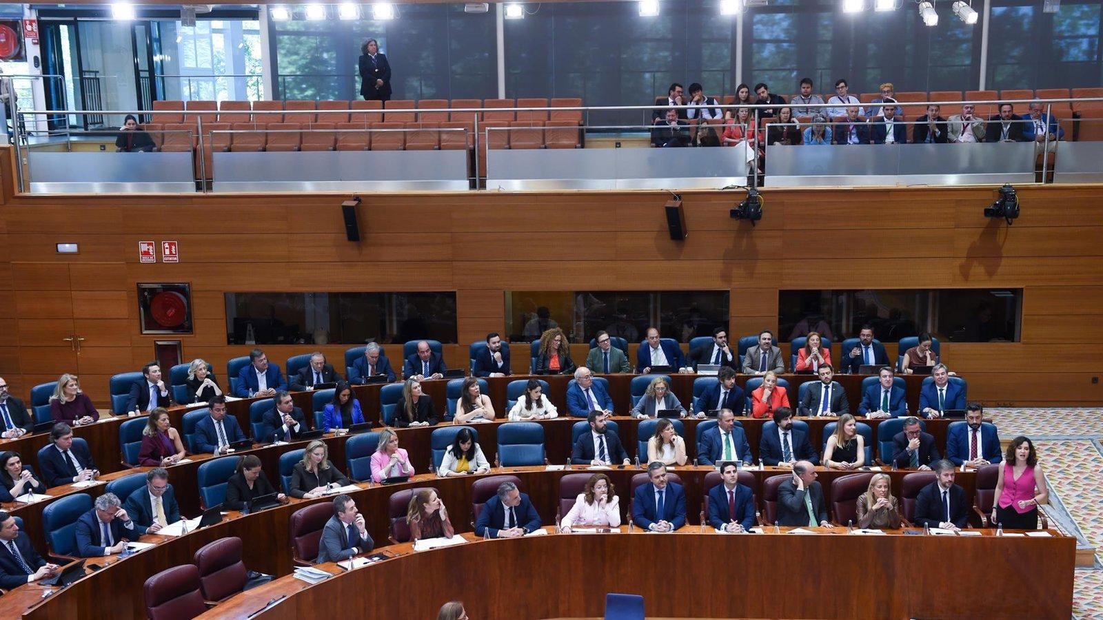 Ayuso cierra el periodo de sesiones con 60 plenos, casi 3.000 iniciativas respondidas y una nueva ley fiscal