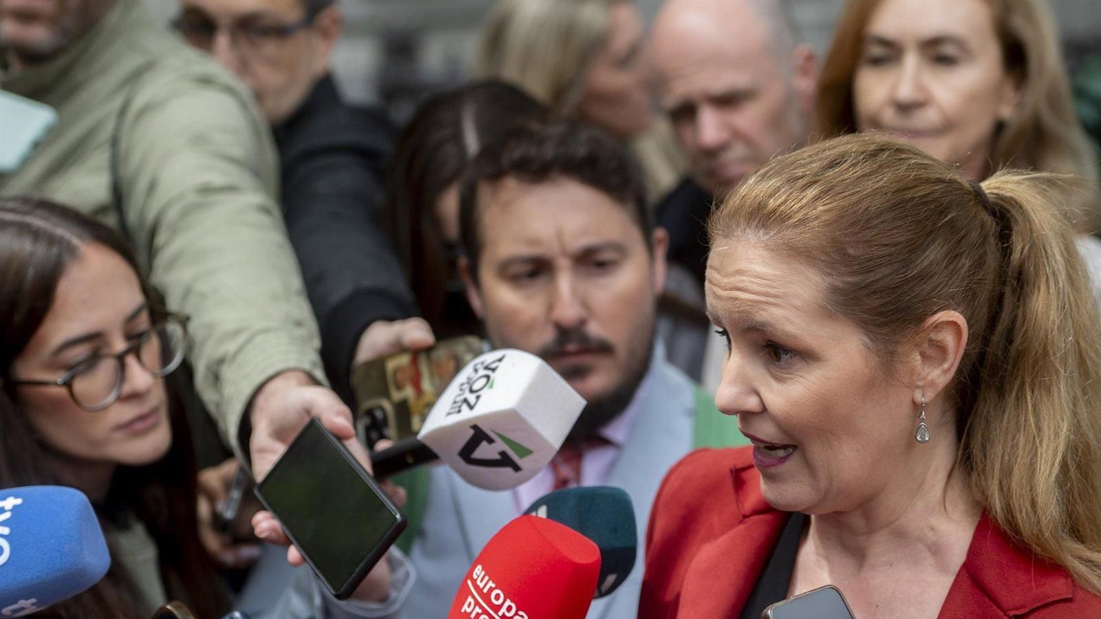 Dávila califica de "inconstitucional" el decreto de reparto de menores migrantes