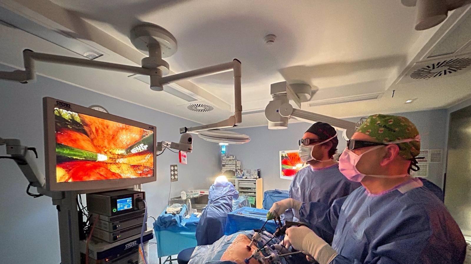 El Hospital Ramón y Cajal realiza el primer trasplante de riñón asistido por robot en Madrid