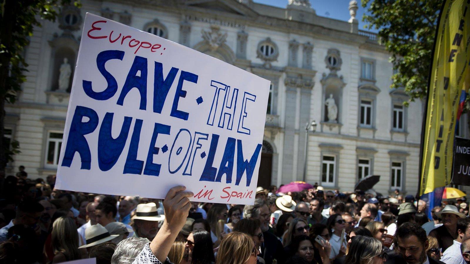 Jueces y fiscales se concentran frente al Supremo contra las reformas del Gobierno
