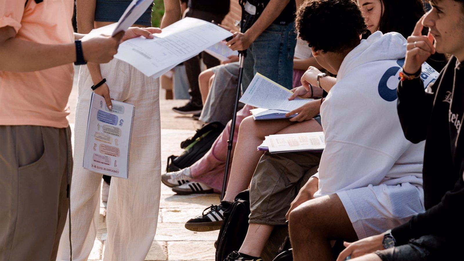 Más de 1,4 millones de estudiantes solicitan beca para el curso 2025-2026