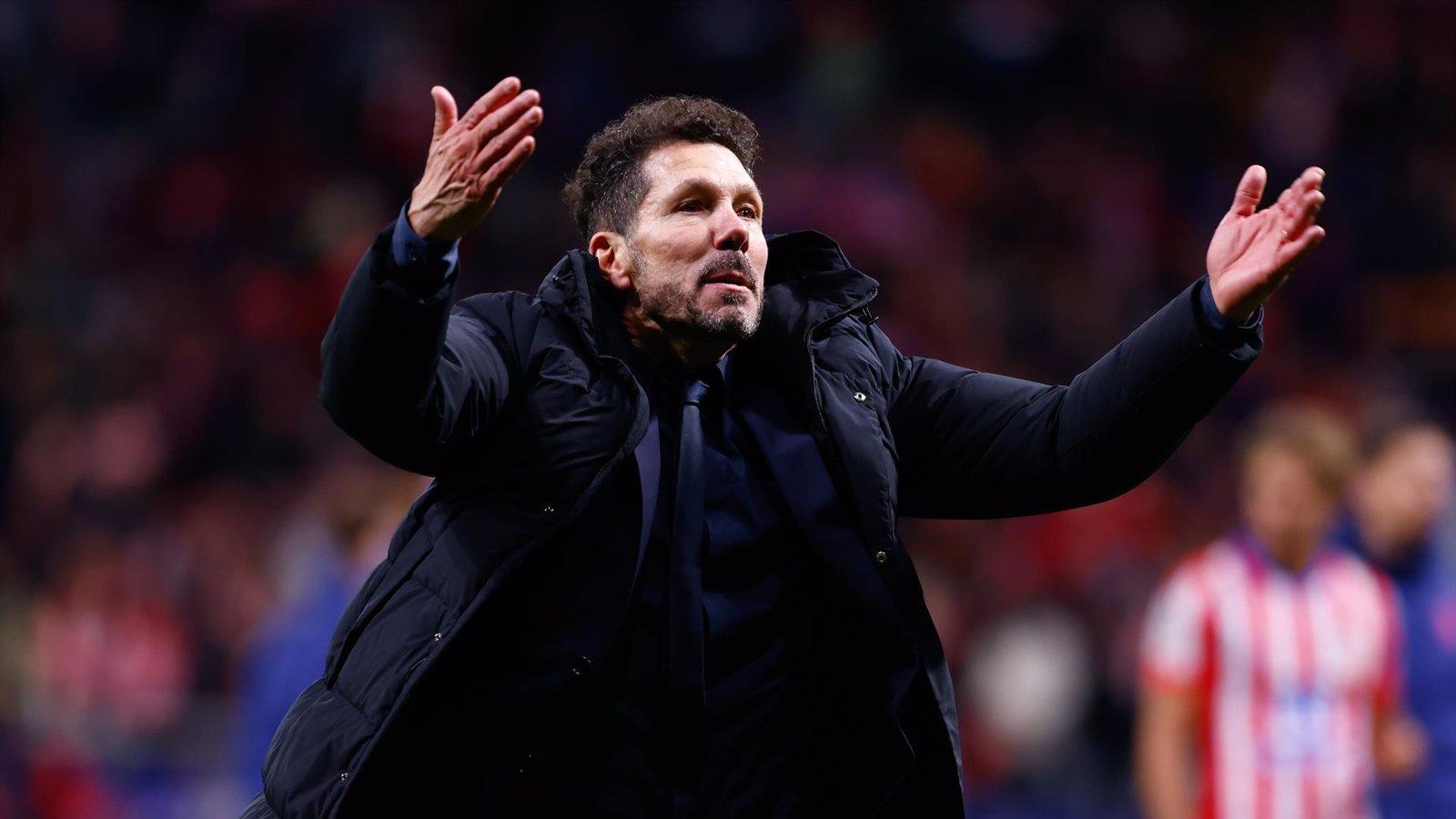 Simeone denuncia el doble toque de Julián Álvarez: “Nos sentimos ultrajados”