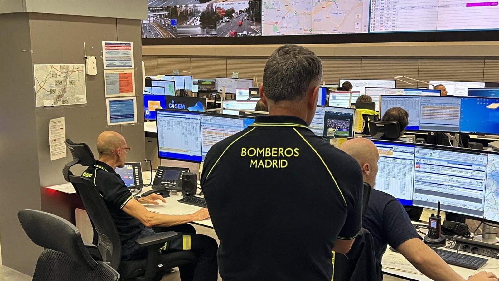 El fuerte viento en la capital provoca 108 incidencias, principalmente por caída de ramas