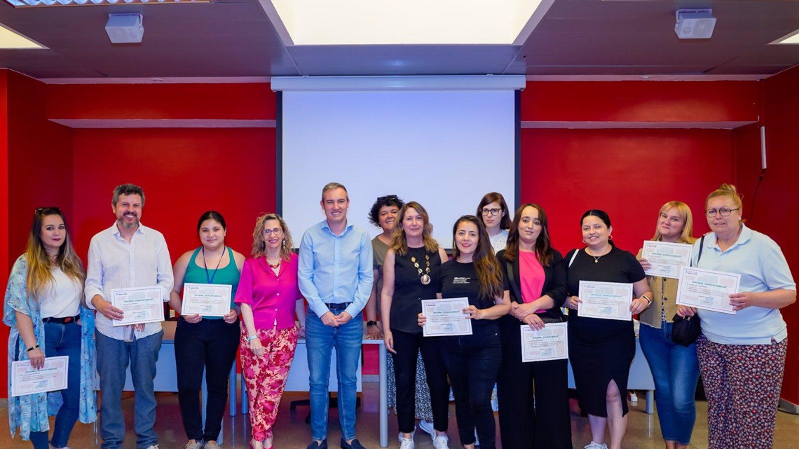 Torrejón de Ardoz reconoce a los participantes del programa 'Espacio Familia' con diplomas