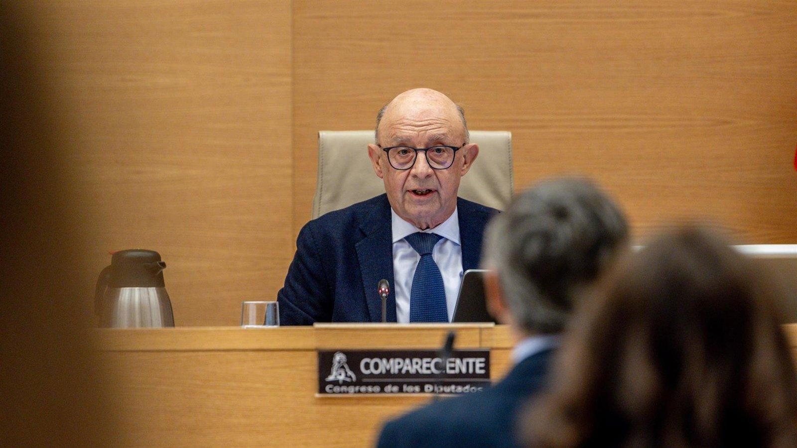 Montoro y Hacienda, bajo sospecha por favorecer a Codere tras sancionar a competidoras extranjeras del juego online