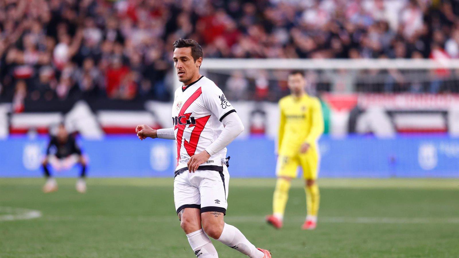 Óscar Trejo renueva con el Rayo Vallecano y jugará su décima temporada como capitán