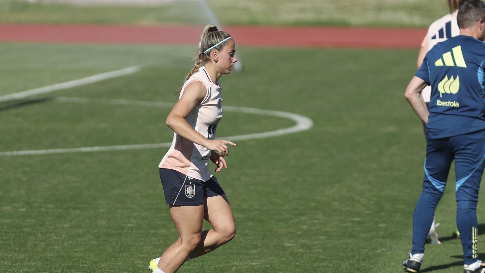 Athenea del Castillo resalta la autoexigencia de la selección española