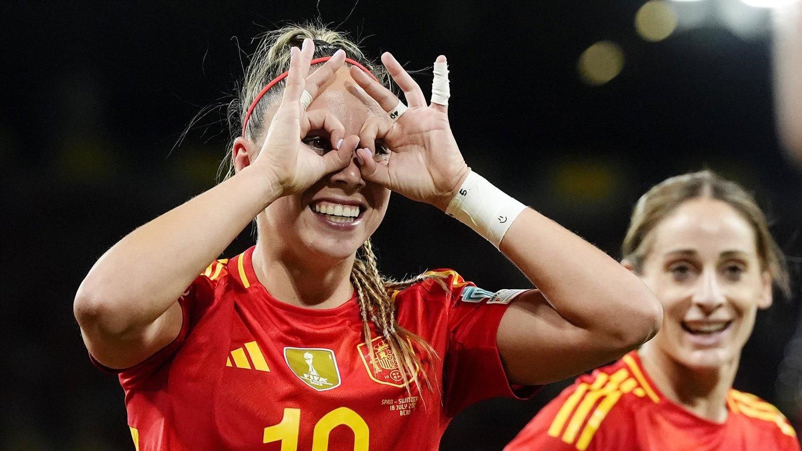 España vence 2-0 a Suiza en partido de clasificación