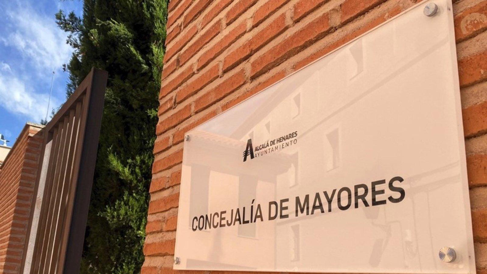 Alcalá se adhiere al programa regional para luchar contra la soledad no deseada entre los mayores