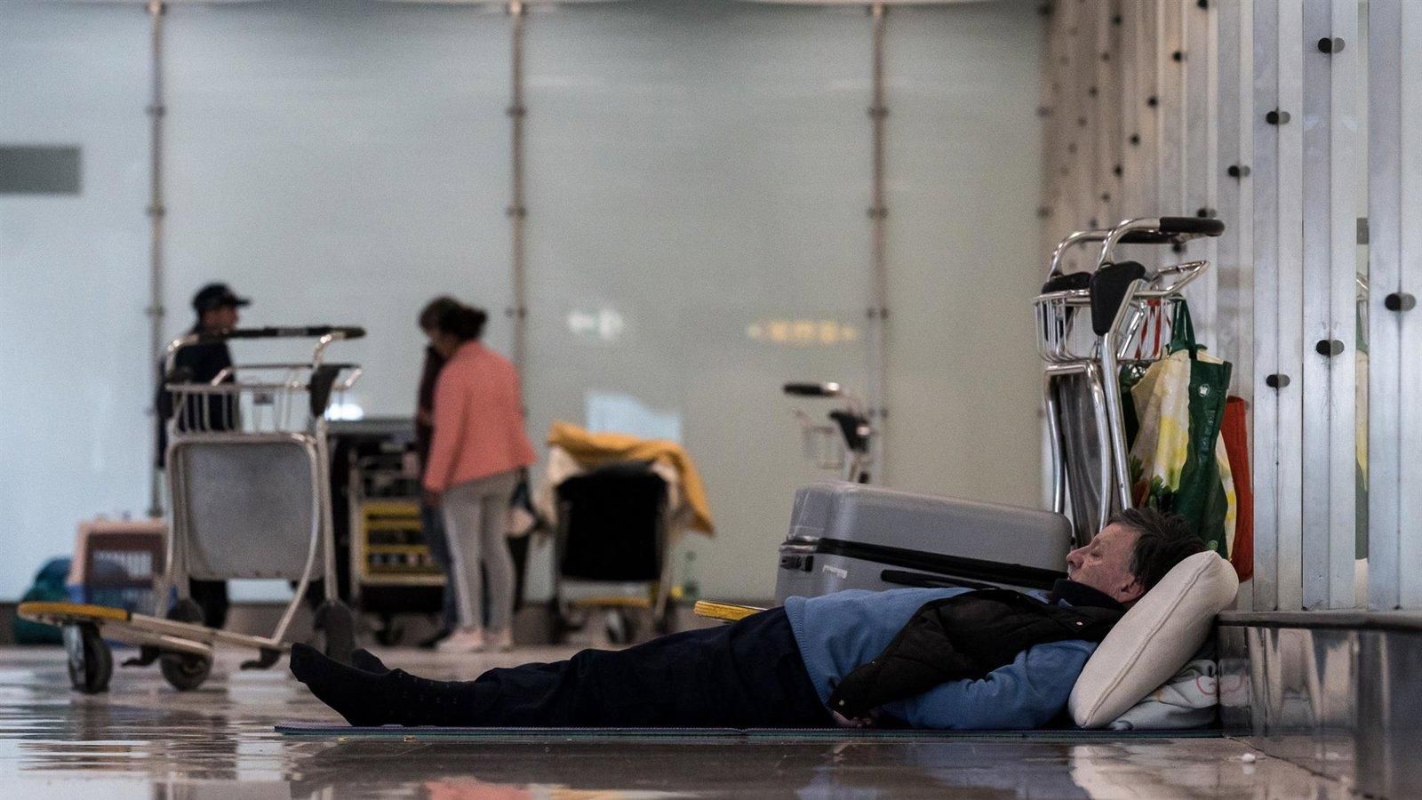 Madrid rechaza la decisión de Aena de expulsar a personas sin hogar de la T4