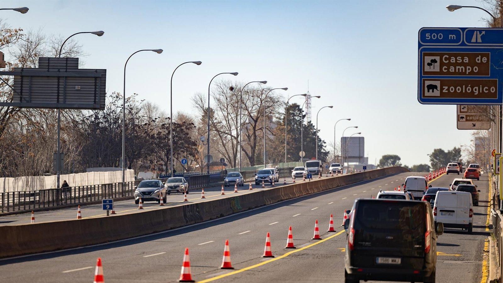 El corte de un cable de fibra óptica por las obras de la A-5 deja sin servicio a los vecinos de Pozuelo