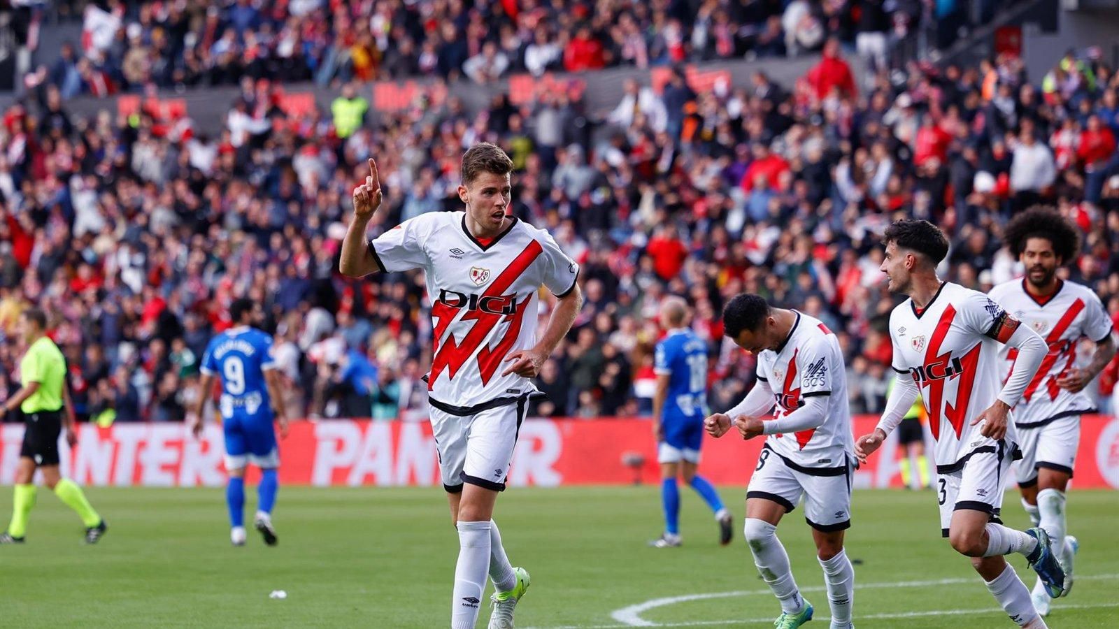 Gumbau regresa al Rayo Vallecano cedido por el Granada para la temporada 2025/26