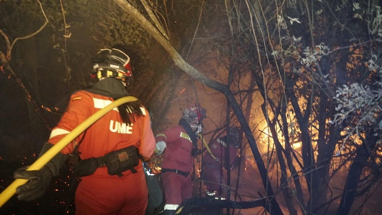 La UME mantiene el despliegue en el incendio de Méntrida con 123 militares, 42 vehículos y drones
