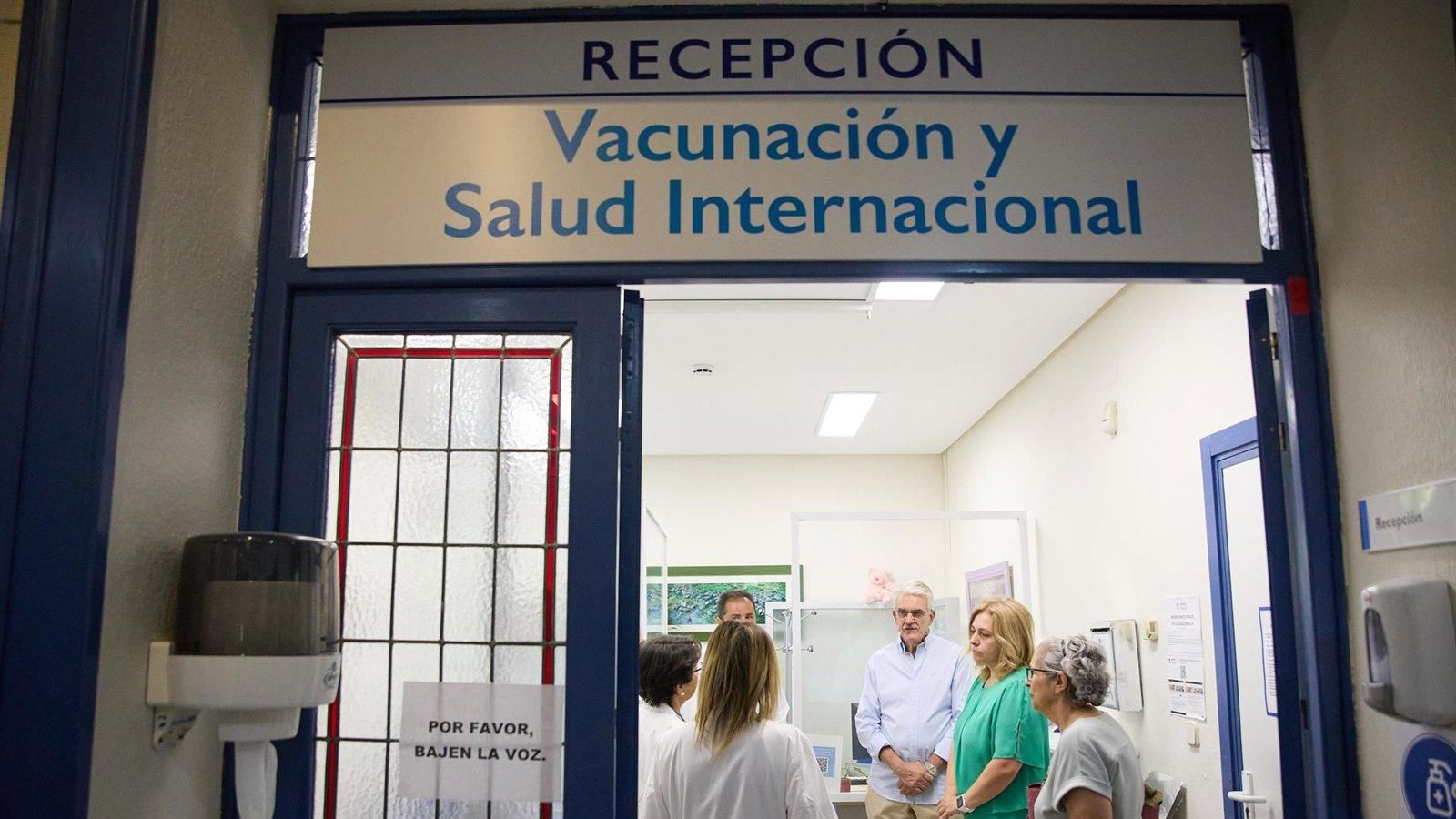 La Comunidad de Madrid refuerza la vacunación internacional ante el aumento de viajes en verano