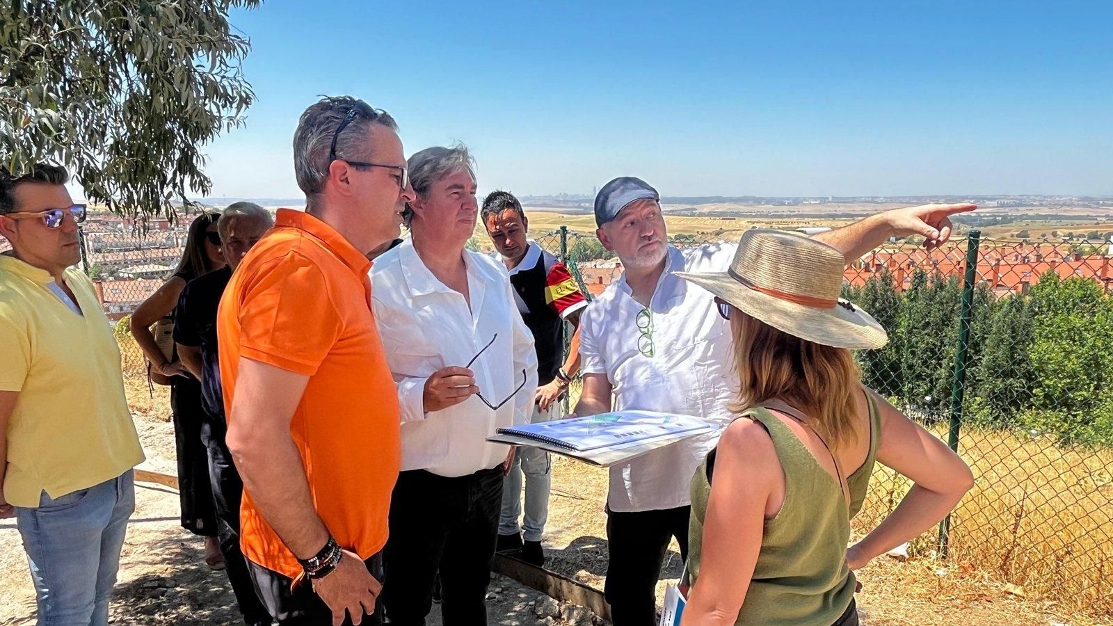 La Comunidad renueva zonas verdes y peatonales de Cobeña y acondiciona los accesos al cementerio municipal