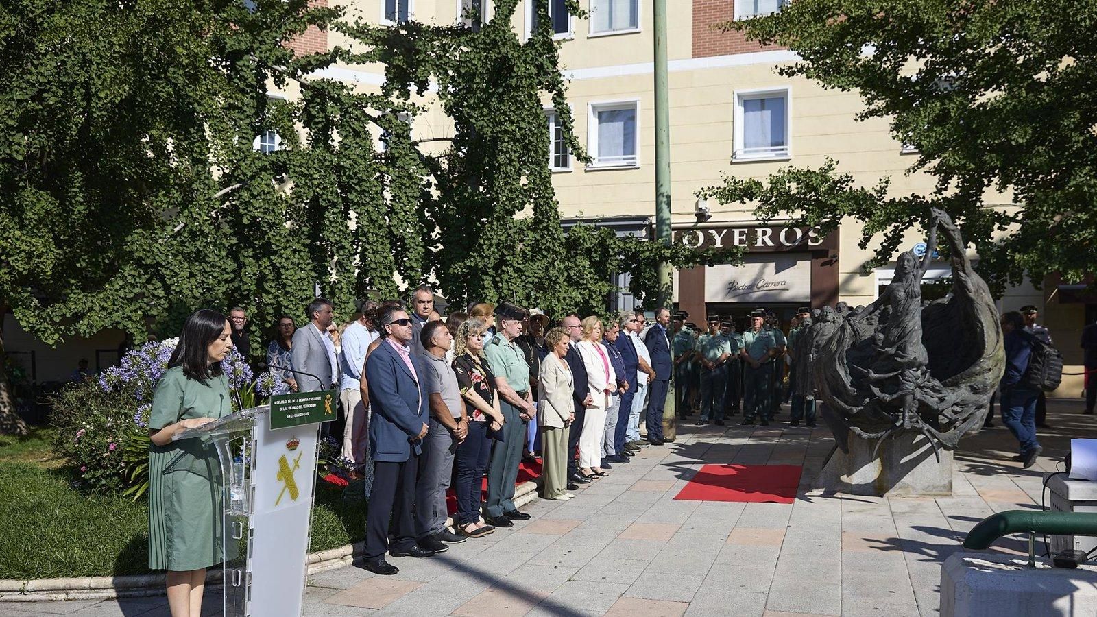 Madrid rinde homenaje a los doce guardias civiles asesinados por ETA en Chamartín hace 39 años