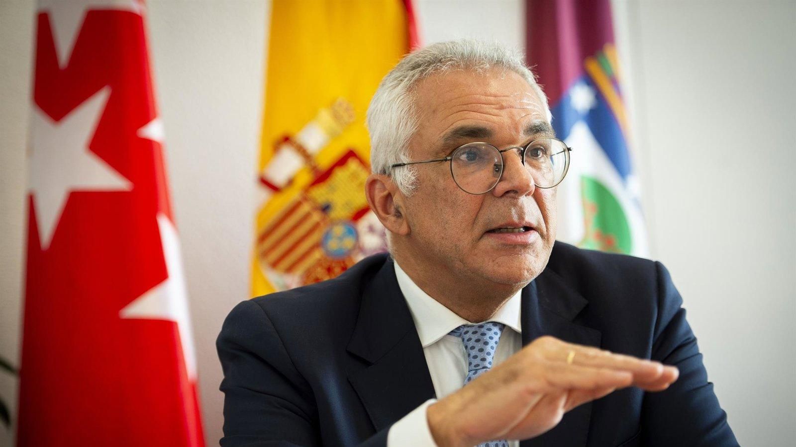 Carlos Izquierdo presume del balance de Almeida y acusa a Sánchez de castigar a la capital