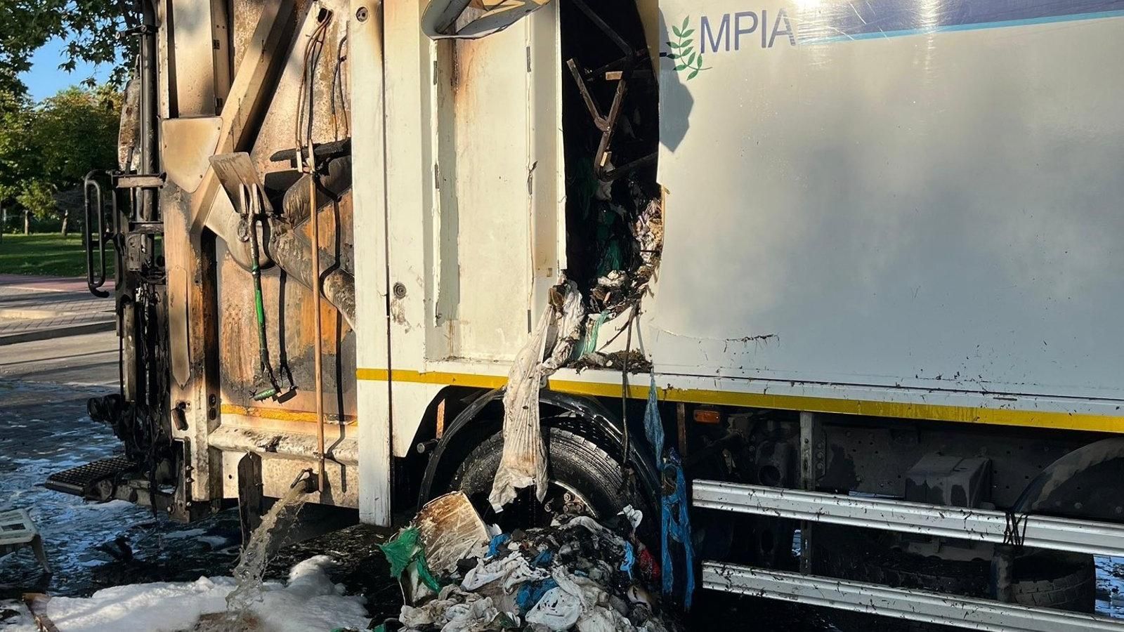 Sofocado un incendio en un camión de basura en Fuenlabrada