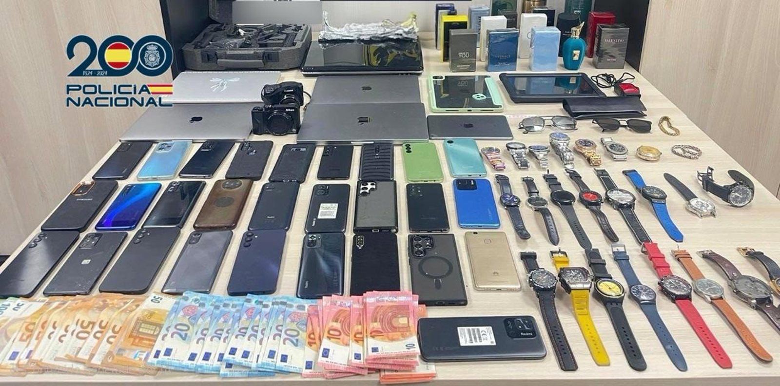 Tres detenidos en Madrid por ocultar dispositivos electrónicos robados en una maleta