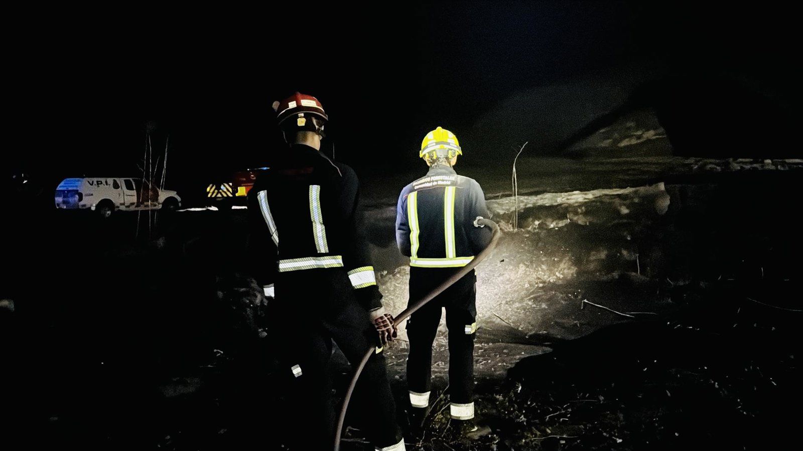 Encuentran un cadáver carbonizado tras la extinción del incendio en Morata de Tajuña