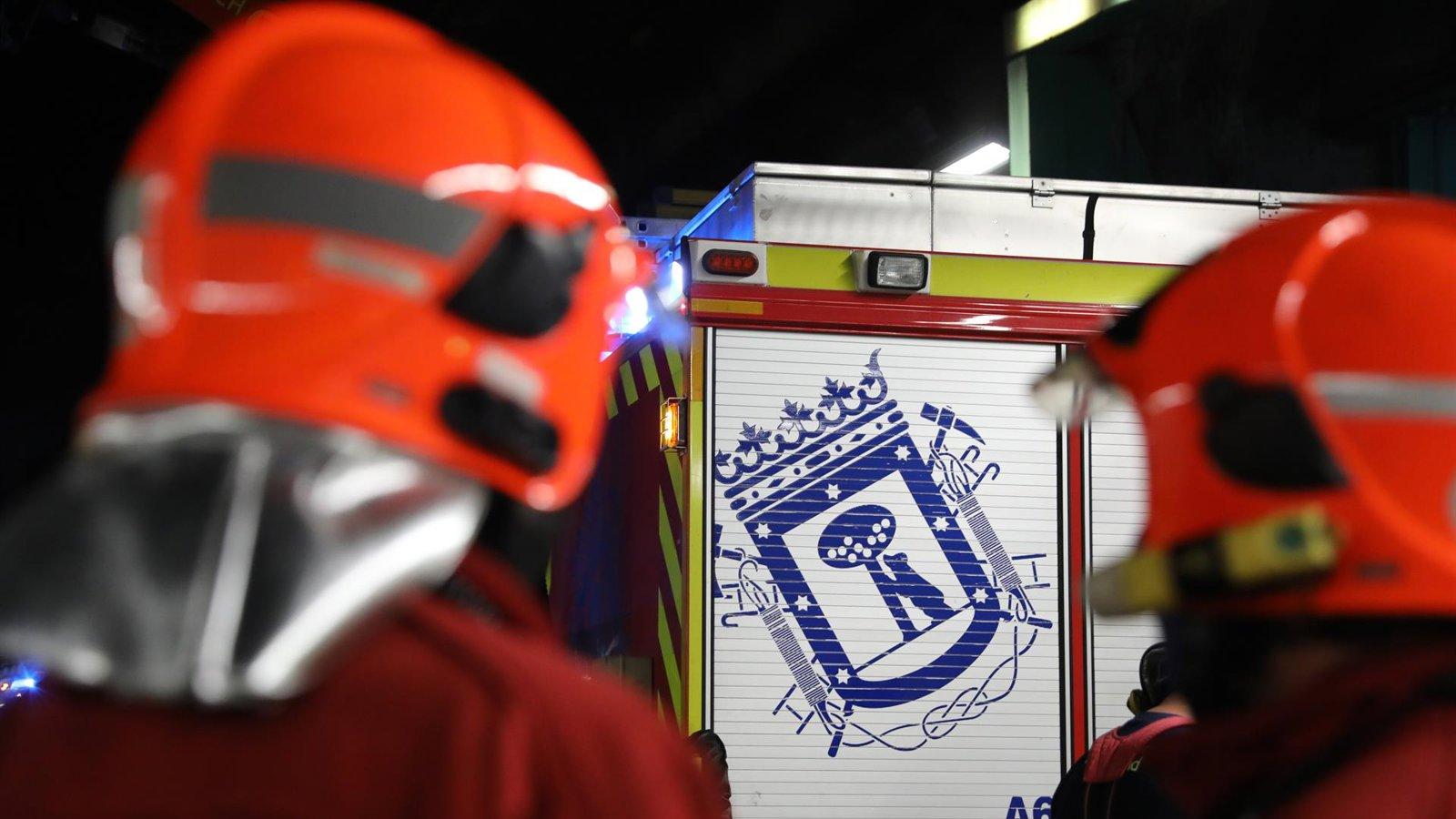 Un incendio en Carabanchel deja seis heridos leves en una parcela de pasto