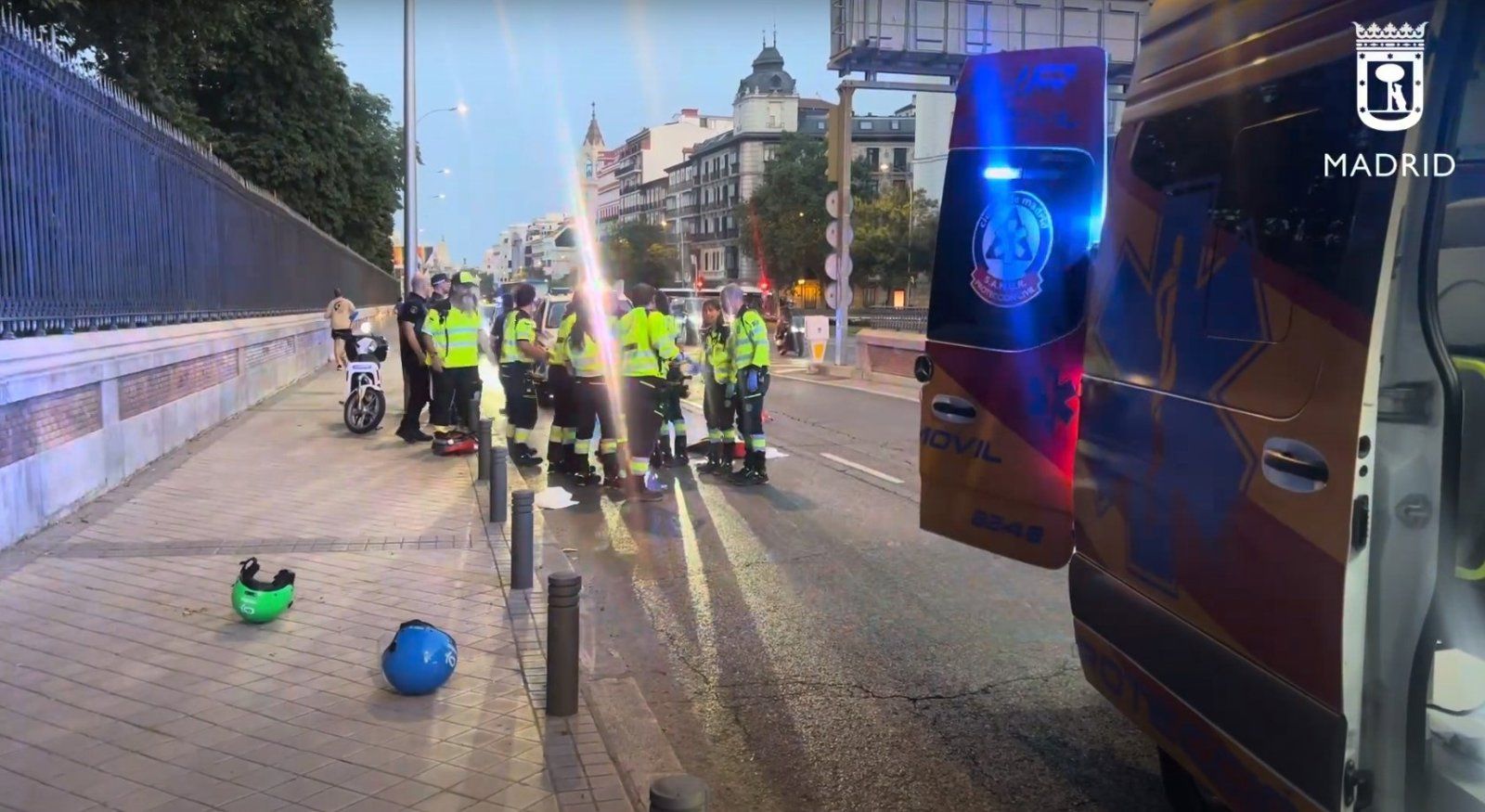 Un motorista huye tras atropellar a un peatón en el centro de Madrid