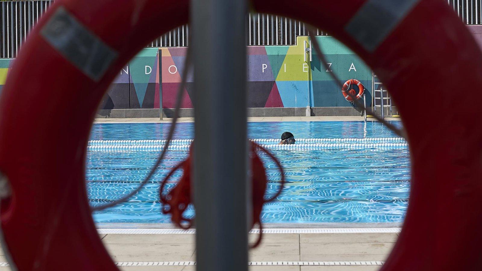 Rescatan y reaniman a un joven de 17 años en la piscina de Casa de Campo