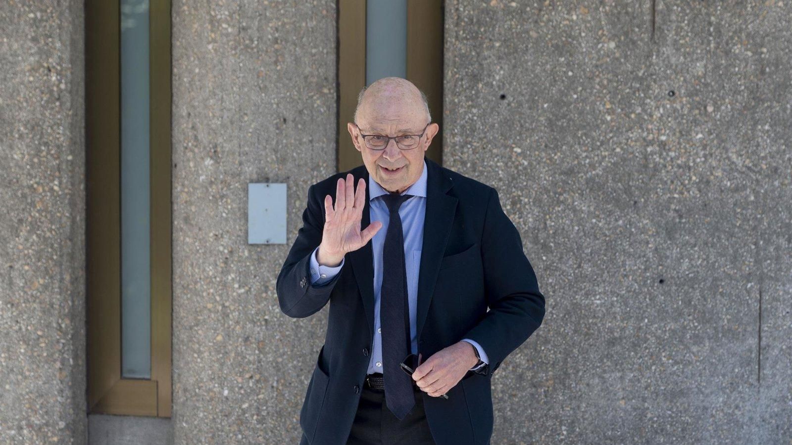 Hacienda y la Guardia Civil sospechan que Montoro y sus socios usaron empresas pantalla para desviar fondos al extranjero