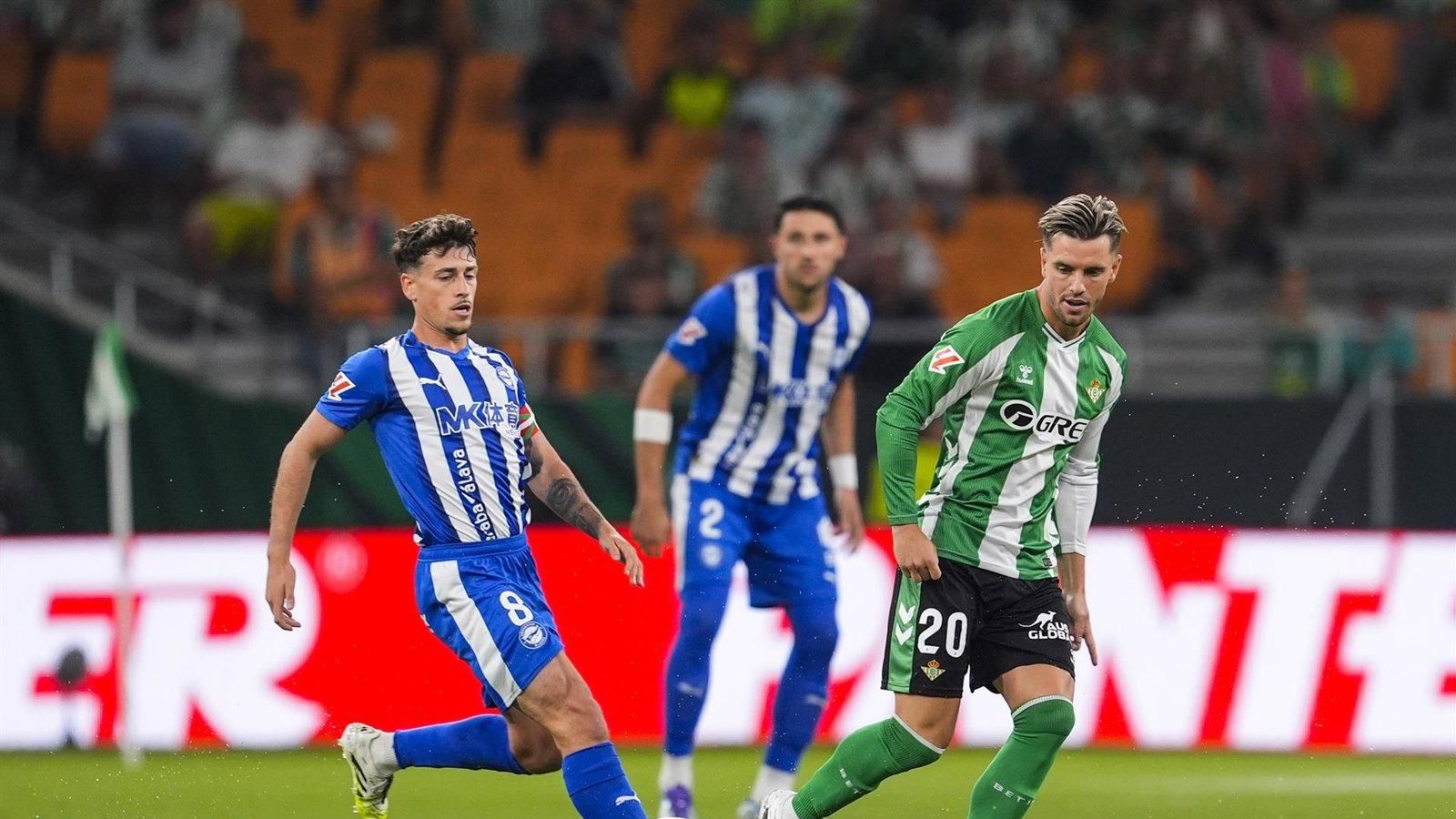 El Betis vence al Alavés en La Cartuja y consolida su buen momento