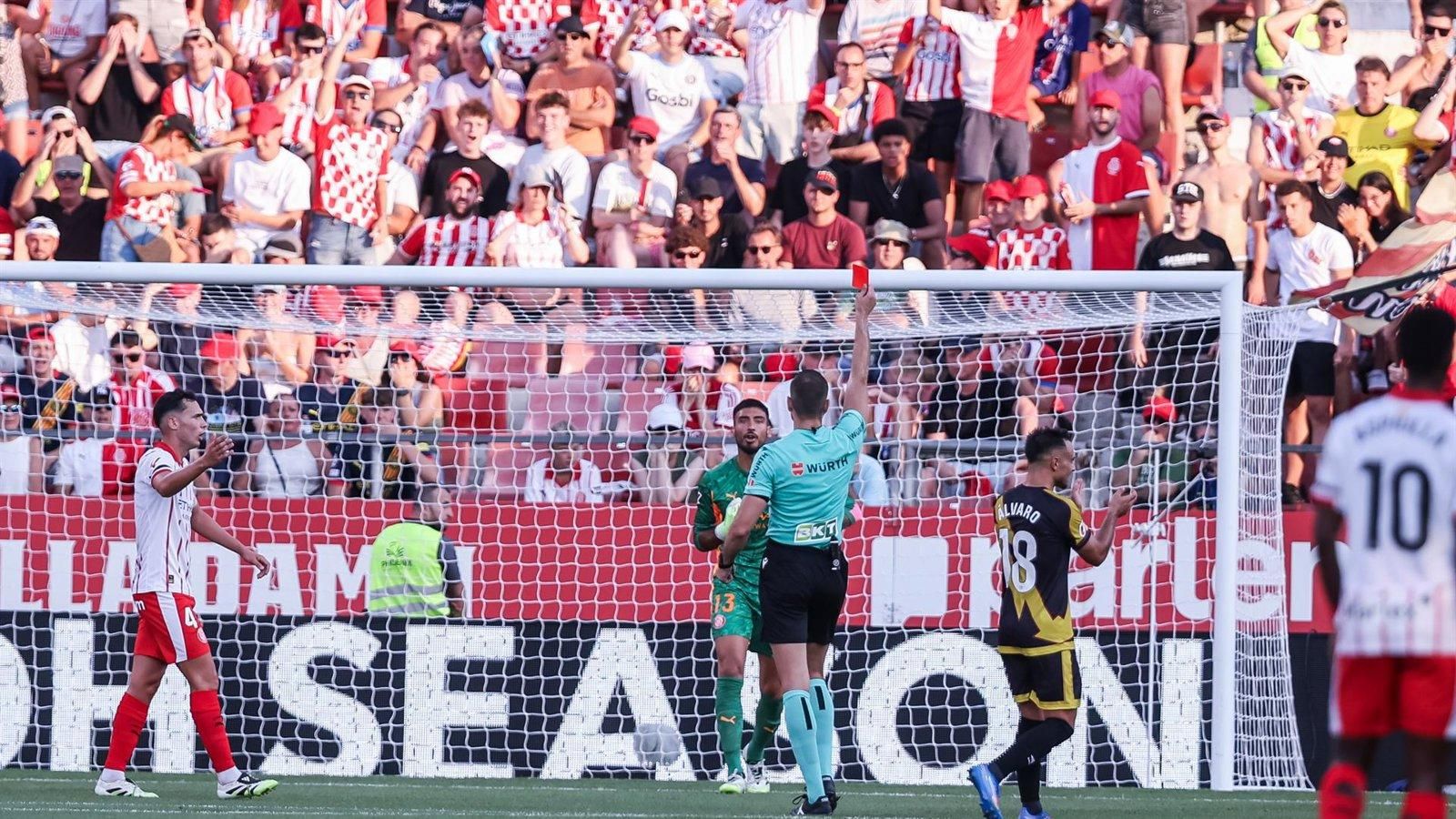 El Rayo Vallecano se impone al Girona gracias a los errores de Gazzaniga
