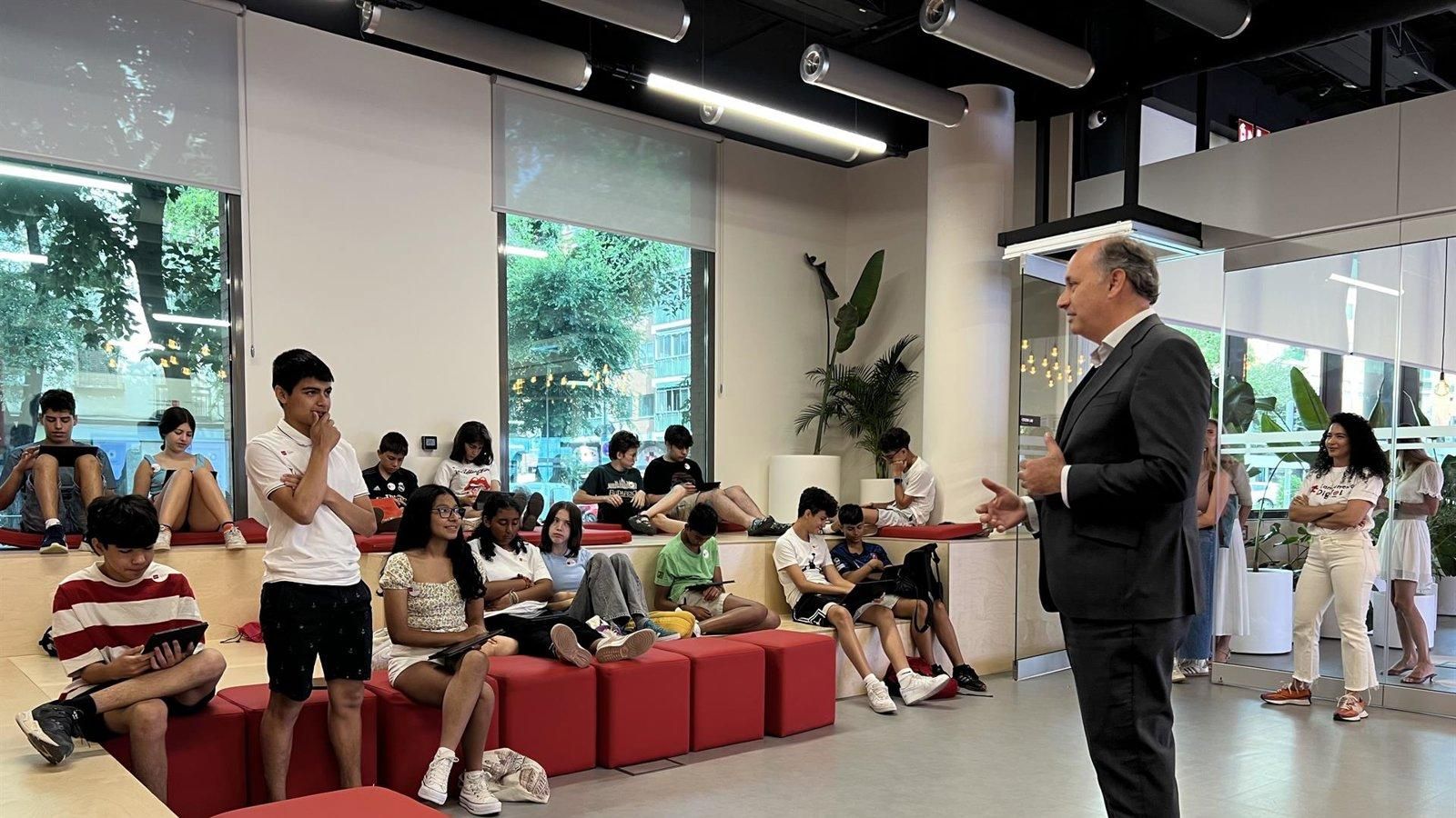 La Comunidad forma a 1.200 personas en competencias digitales