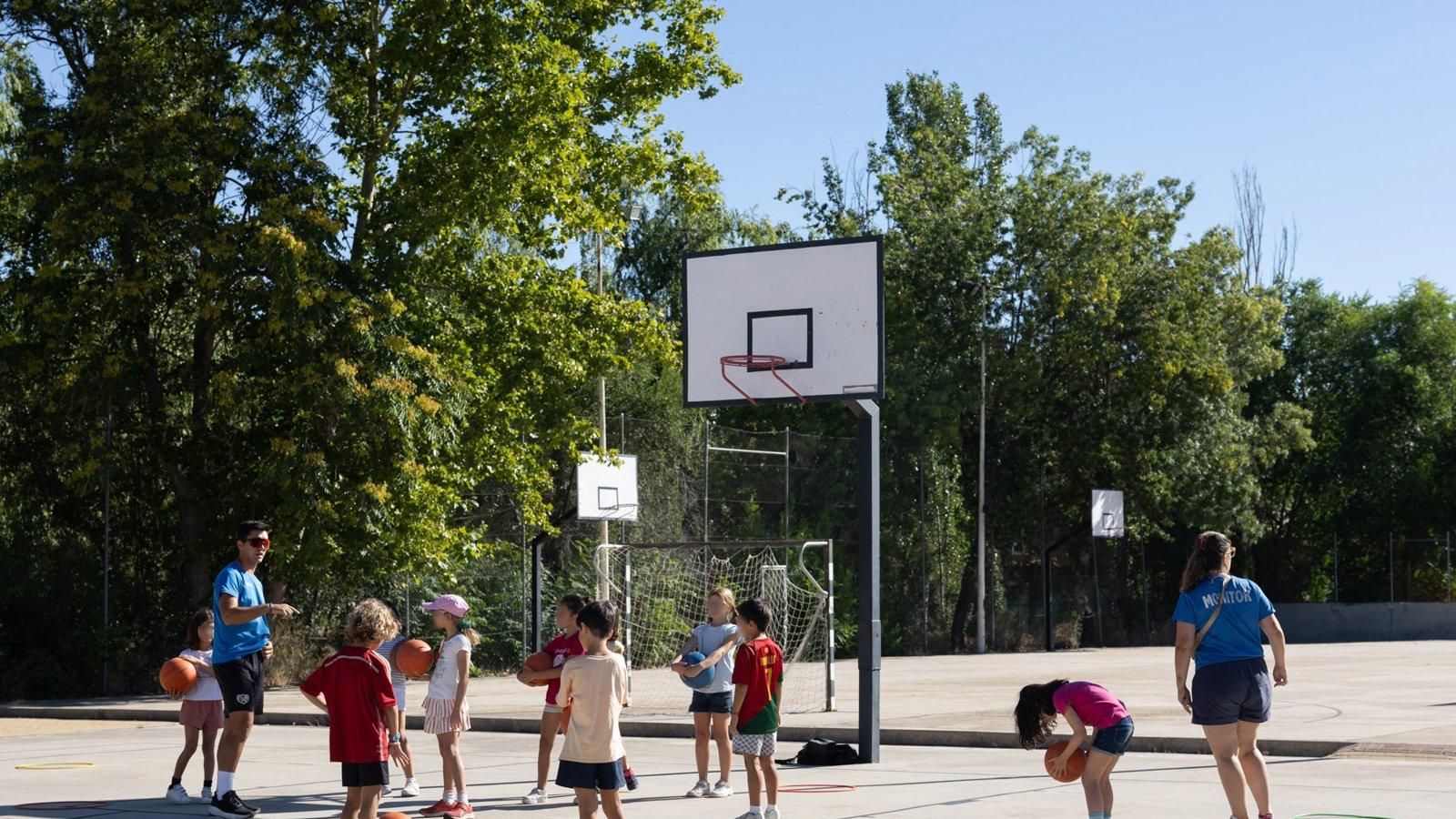 Más de 320 niños disfrutan de los campamentos deportivos en Pozuelo durante el mes de agosto