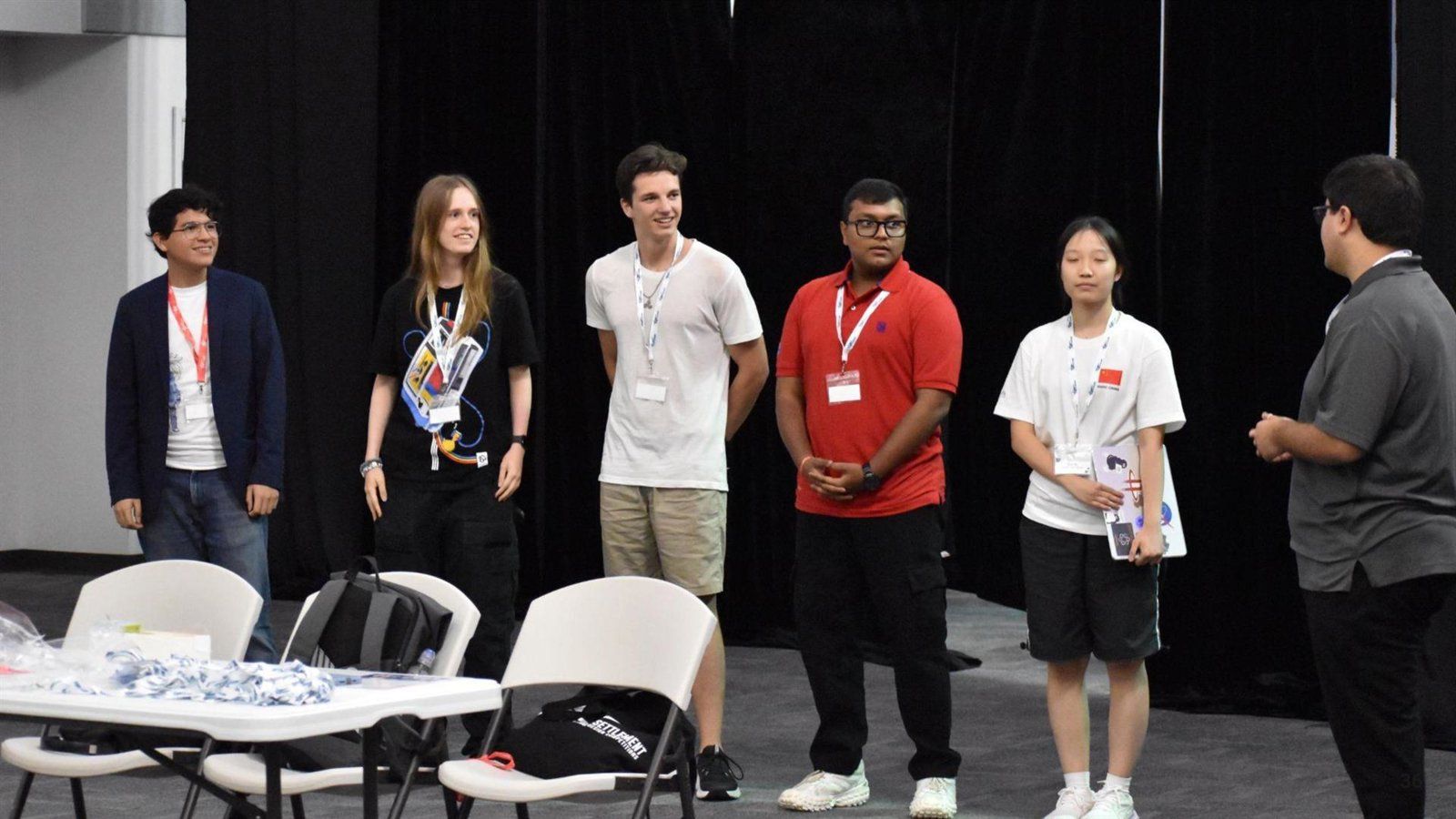 Seis estudiantes madrileños ganan en la NASA la final mundial de diseño aeroespacial preuniversitario