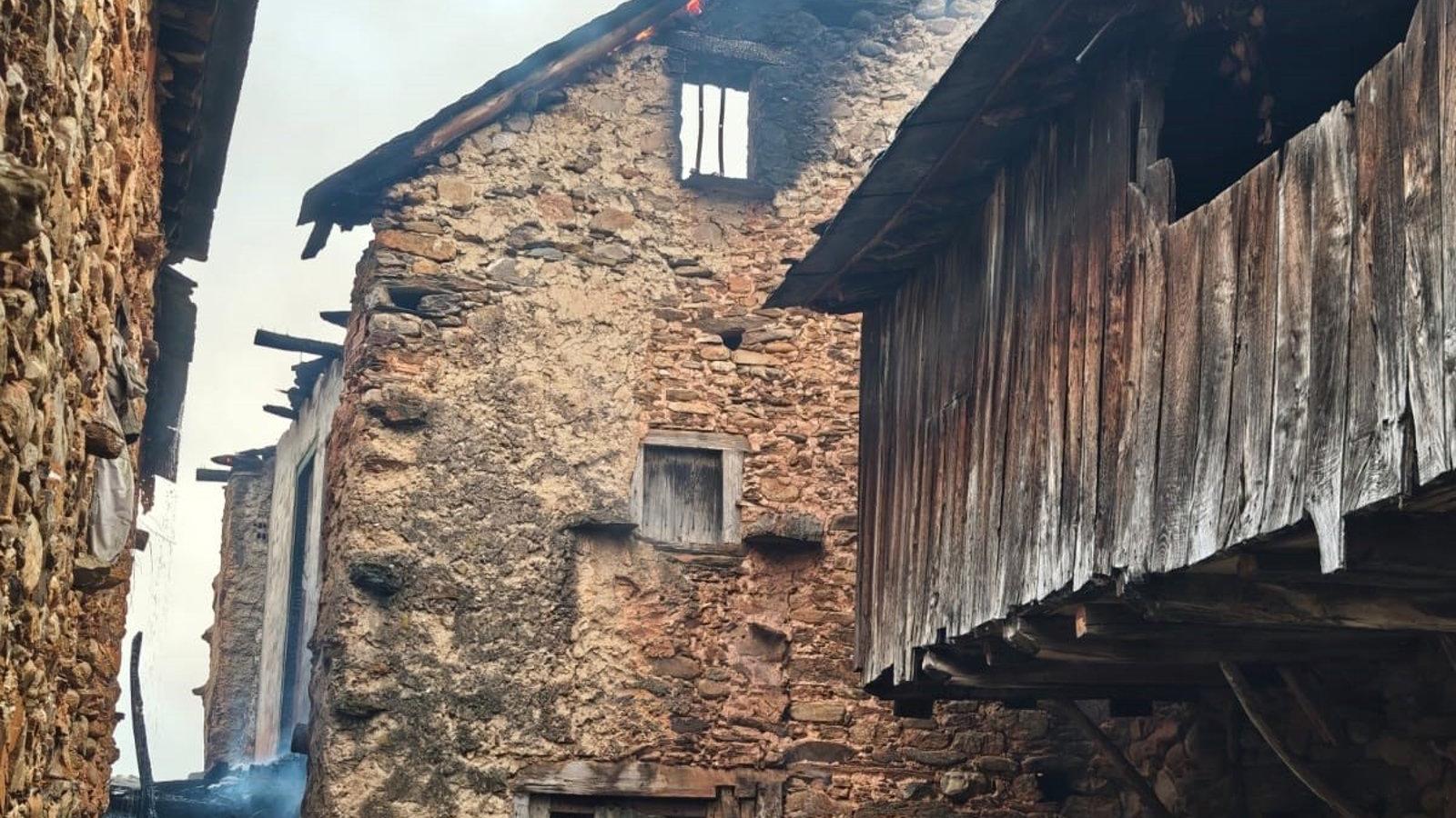 La Comunidad de Madrid se ofrece para ayudar en incendios de Castilla y León y alerta de riesgo extremo en España