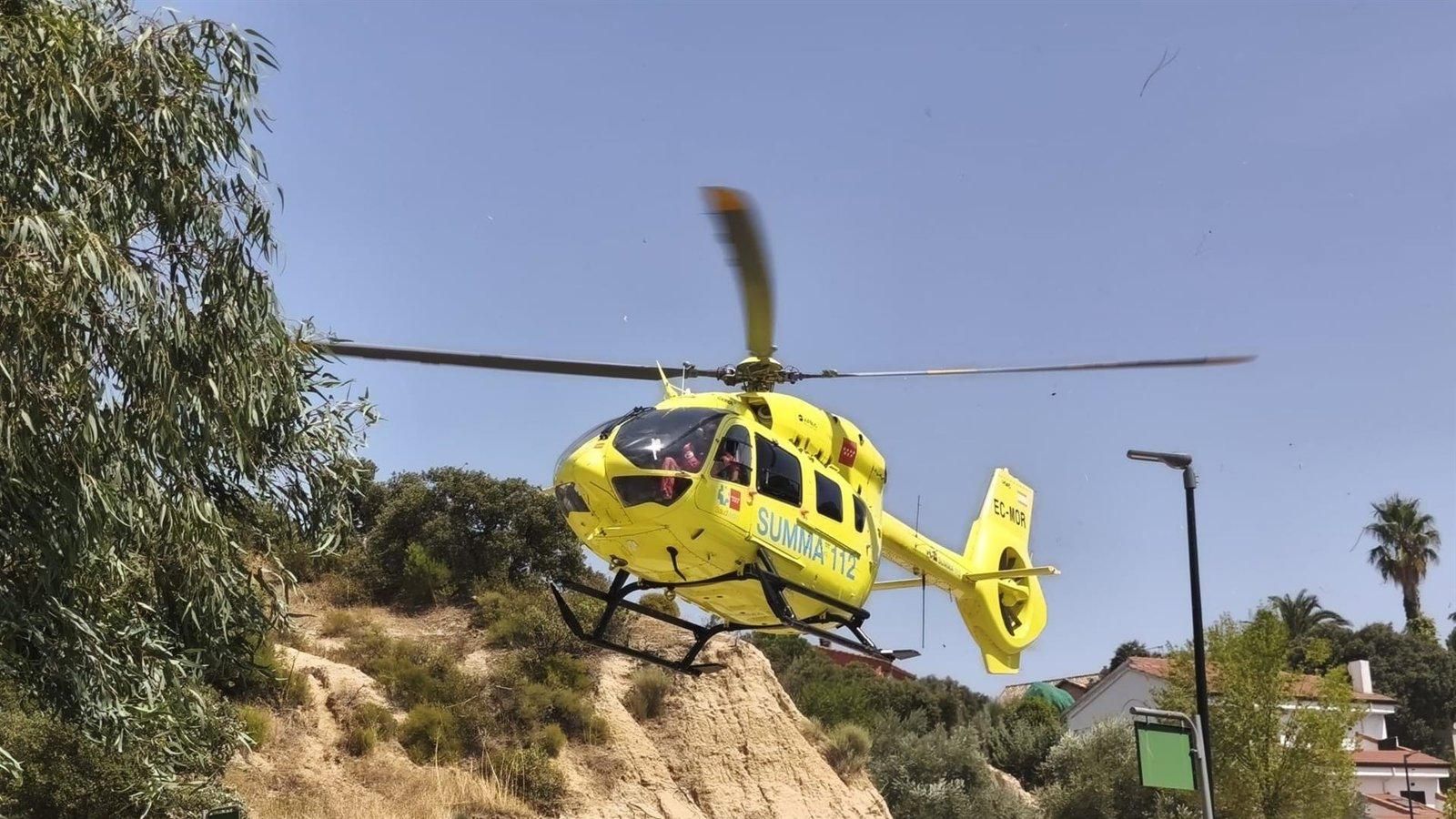 Un hombre de 81 años queda en estado grave en Batres tras ser atropellado por su hijo al maniobrar
