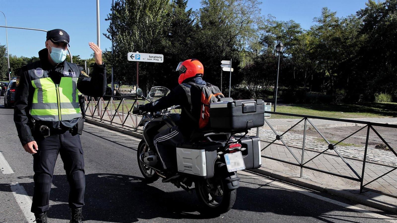 Un motorista pierde la vida al chocar contra una señal en Móstoles