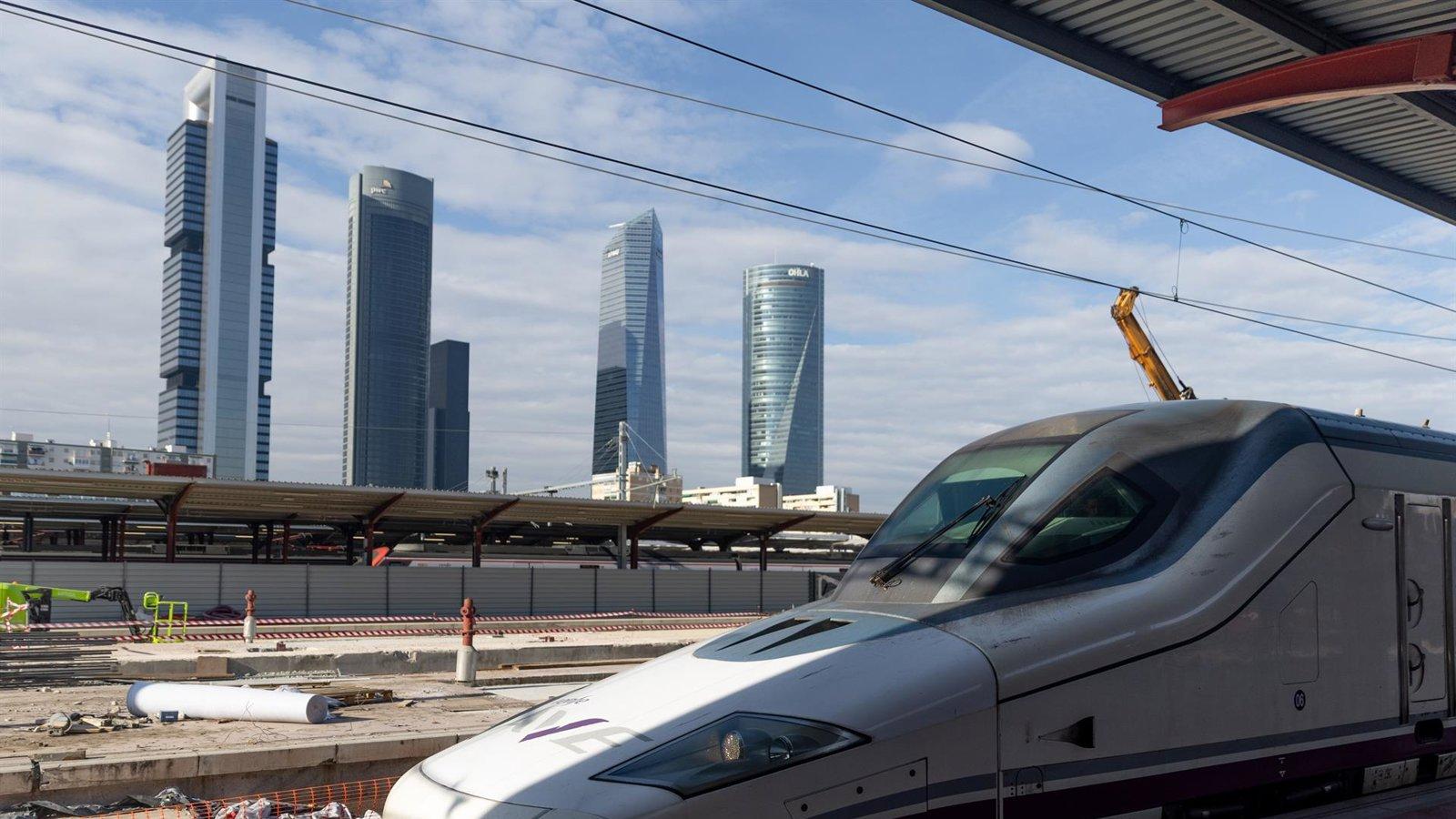 Renfe reanudará el servicio entre Madrid y Galicia si el incendio lo permite