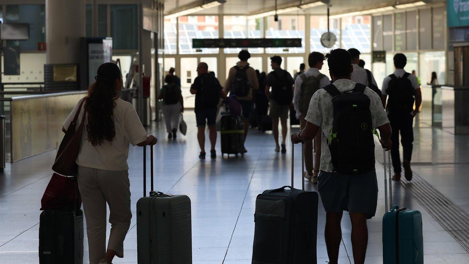 Reanudan el servicio del tren Almería-Madrid tras una interrupción en el trayecto