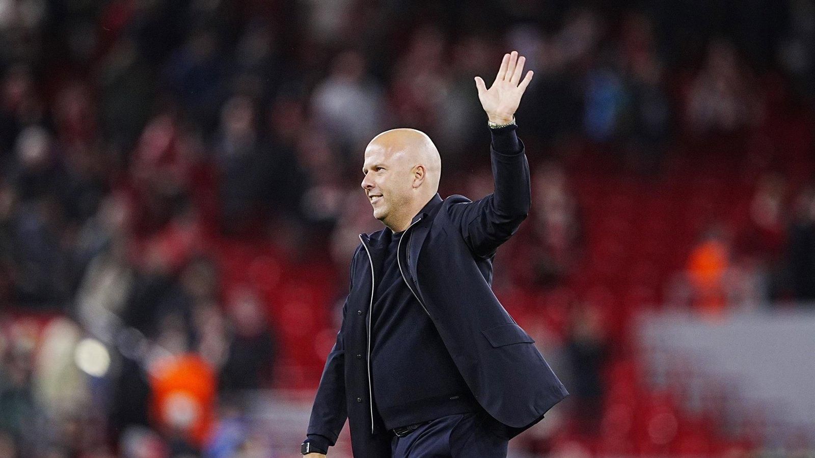 Arne Slot lamenta la falta de acierto en las oportunidades previas del Feyenoord